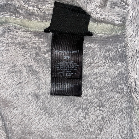 The North Face Women’s Fleece Full Zip Jacket. Breast cancer ribbon on sleeve. - Picture 7 of 9